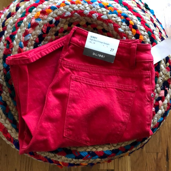 DL1961 Outlaw Red - Picture 1 of 3